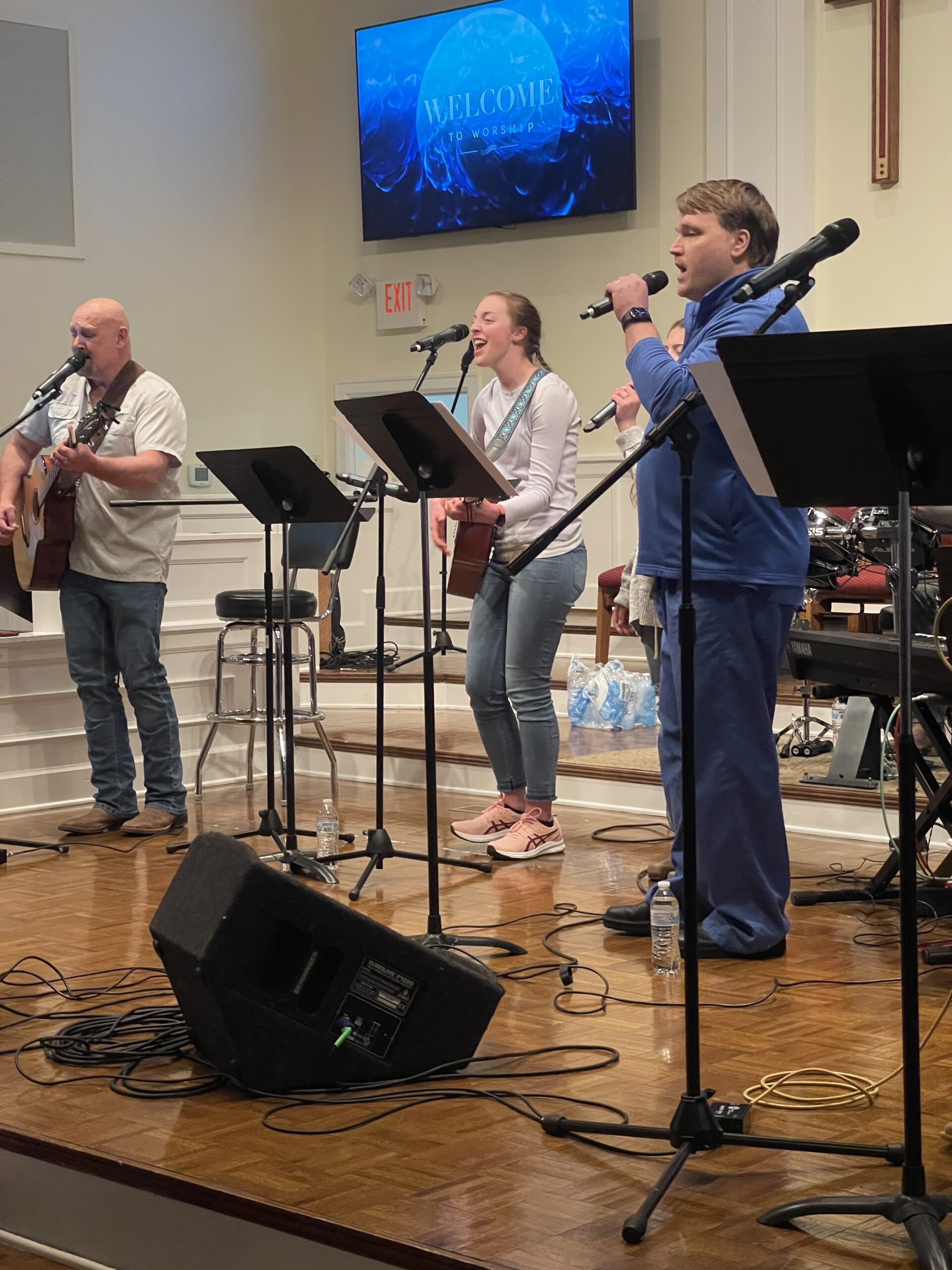 Natalie Renee and praise band at Stanford Baptist Church for worship during revival of 2023